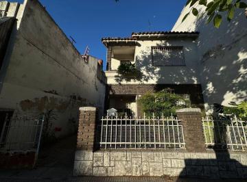 Casa · 125m² · 3 Ambientes · 1 Cochera · Venta de Casa a Refaccionar 4 Ambientes Velez Sarf