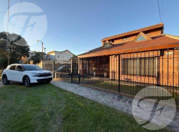 Casa · 137m² · 4 Ambientes · 2 Cocheras · Casa en Paso del Rey