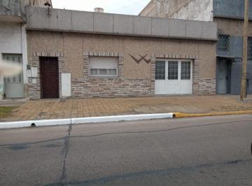 Casa · 215m² · 6 Ambientes · Casa en Venta - 4 Dorm. 3 Baños - 235 m² - San Justo, La Matanza