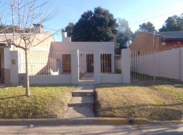 Casa · 75m² · 2 Ambientes · Casa en Venta - 1 Dormitorio 1 Baño - 300 m² - Castelli
