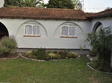 Quinta vacacional · 400m² · 10 Ambientes · 1 Cochera · Casa Quinta en Venta - 8 Dorm. - 600 m² - Arturo Seguí, La Plata