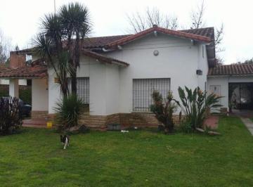 Casa · 230m² · 5 Ambientes · Casa en Venta - 3 Dorm. 2 Baños - Moreno