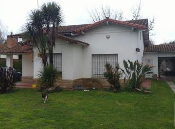 Casa · 230m² · 5 Ambientes · Casa en Venta - 3 Dorm. 2 Baños - Moreno