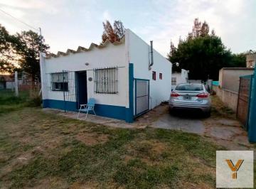 Casa · 96m² · 6 Ambientes · Casa en Venta - 4 Dorm. 2 Baños - 220 m² - San Clemente del Tuyú