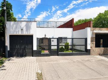 Casa · 105m² · 4 Ambientes · 2 Cocheras · Casa en Rosario