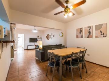 Departamento · 70m² · 5 Ambientes · En Venta - Departamento de Tres Dorm. con Balcón Al Frente - Zona Centro Río