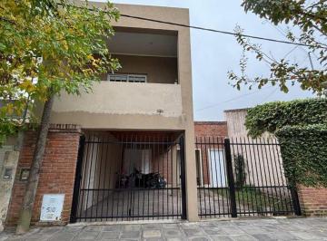 Casa · 94m² · 4 Ambientes · 1 Cochera · Casa en Venta en Bragado con Pileta