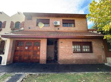 Casa · 149m² · 4 Ambientes · 1 Cochera · Venta Casa 4 Ambientes con Cochera en Quilmes Apto Crédito