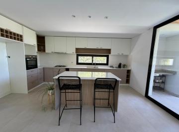 Casa · 208m² · 5 Ambientes · 2 Cocheras · Casa en Venta en Carpinchos Nordelta