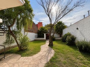 Casa · 360m² · 5 Ambientes · Casa 2 Dorm. + Depto 2 Dorm. en Alta Córdoba (Ph)