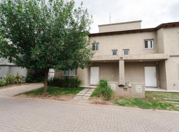 Casa · 200m² · 6 Ambientes · 2 Cocheras · Casa en Alquiler, Tres Dorm., Campo de Vuelo