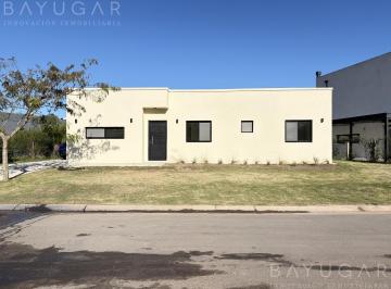 Casa · 107m² · 5 Ambientes · 2 Cocheras · Venta Casa - a Estrenar en San Ramon - Pilar del Este