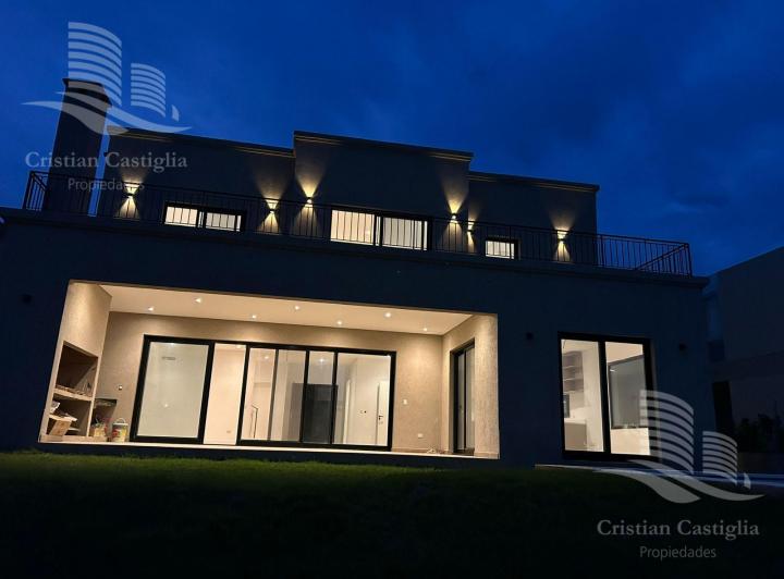 Casa · 270m² · 7 Ambientes
