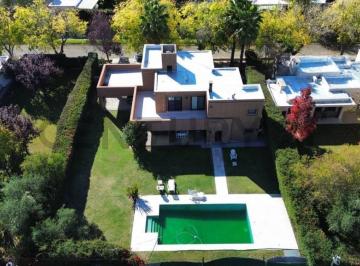 Oficina comercial · 247m² · 5 Ambientes · 2 Cocheras · Venta Casa en Barrio Privado Chacras de Coria