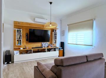 Casa · 202m² · 5 Ambientes · 1 Cochera · Casa en Venta 4 Dorm. Parque y Pileta