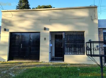 Casa · 152m² · 6 Ambientes · 1 Cochera · 4 Entre 76 y 77 La Plata - Casa de 4 Dorm. con Cochera en Venta