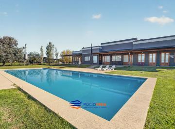 Casa · 426m² · 8 Ambientes · 5 Cocheras · Casa a La Venta en Haras El Argentino Farm Club, Lujan