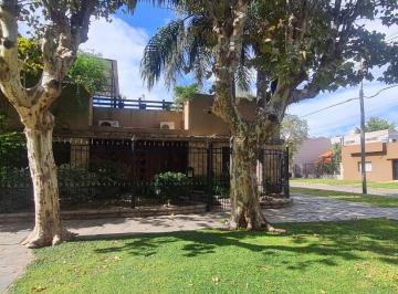 Casa · 162m² · 3 Ambientes · 1 Cochera · Casa en Banfield Este