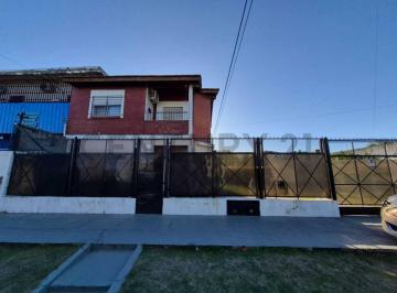 Casa · 210m² · 1 Cochera · Dos Casas Sobre Lote Propio en Monte Chingolo – Gran Potencial