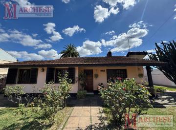 Casa · 140m² · 3 Ambientes · 6 Cocheras · Casa 3 Ambientes con Dependencia 2 Ambientes en 1100 m² en Ituzaingó a La Venta
