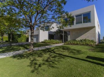 Casa · 537m² · 5 Ambientes · 2 Cocheras · Casa en El Golf
