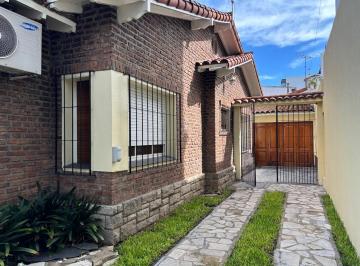 Casa · 143m² · 3 Ambientes · 1 Cochera · Casa 3 Ambientes con Patio y Cochera en Wilde