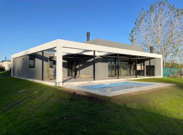 Casa · 216m² · 3 Dormitorios · Casa en Los Canales de Plottier
