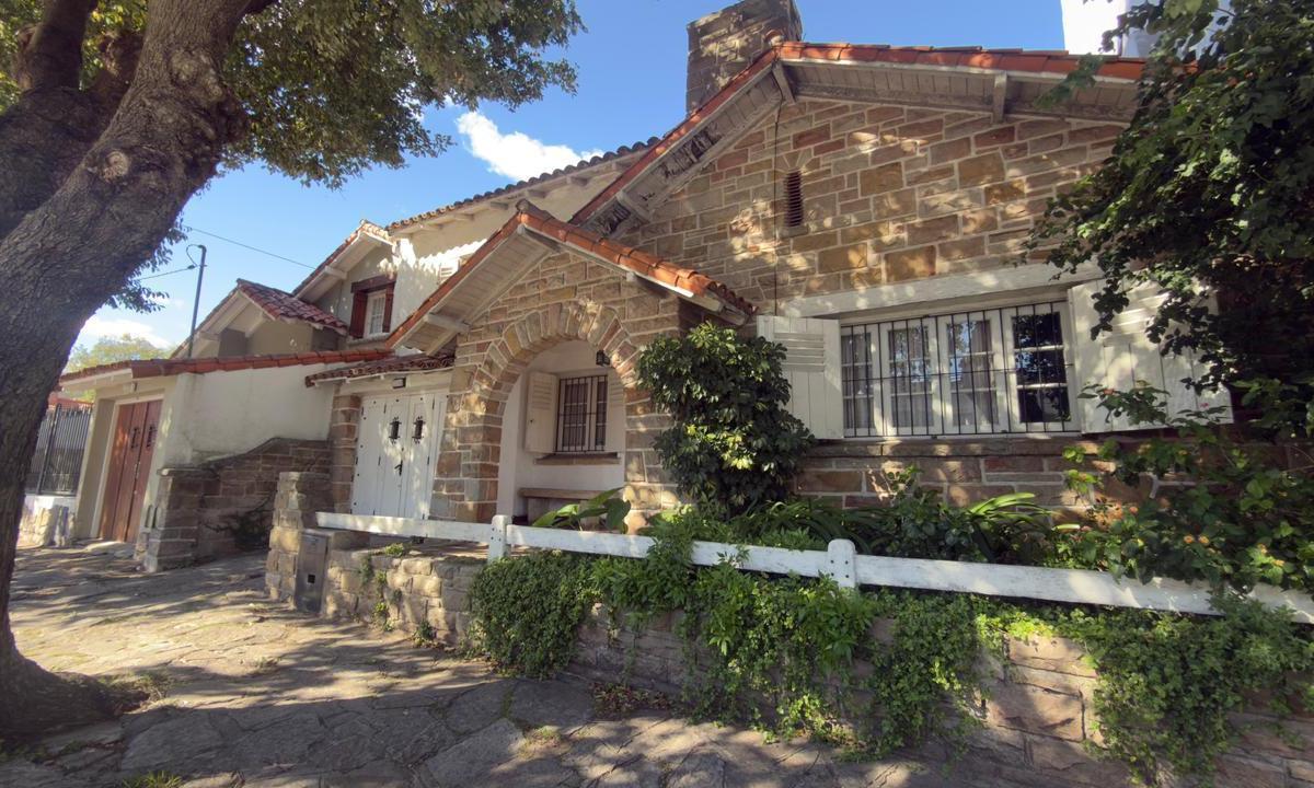 Chalet 6 Ambientes en Barrio Stella Maris - Mendoza 2800