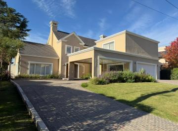 Casa · 886m² · 10 Ambientes · 7 Cocheras · Casa en Las Delicias