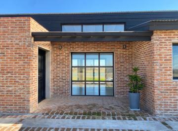 Casa de 4 ambientes, Uruguay · Casa en Venta en Carmelo Golf Sobre El Lago con Playa Propia