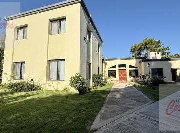 Casa · 279m² · 5 Ambientes · 2 Cocheras · Casa en Club de Campo La Martona - Uf 118, Ruta 205 Km 54 Cañuelas