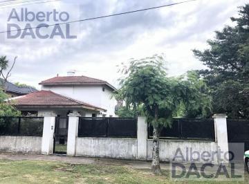 Casa · 138m² · 5 Ambientes · 1 Cochera · Casa - City Bell