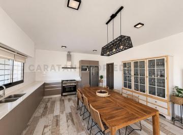 Casa · 240m² · 3 Dormitorios · 2 Cocheras · Casa en Venta en Funes | 3 Dorm., Piscina y Quincho