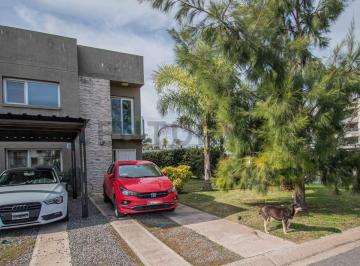 Casa · 136m² · 4 Ambientes · 2 Cocheras · Venta Duplex de 4 Ambientes en Lagoon Pilar, Gba Norte