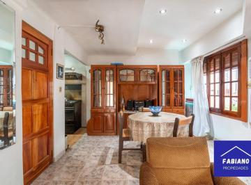 Depto 2 - Living Comedor · Apto Credito! Casa Para Dos Familias.