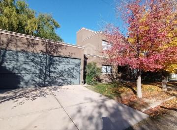Casa · 300m² · 7 Ambientes · 2 Cocheras · Mvc Vende Excelente Casa en Luján