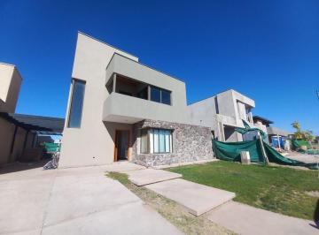 Casa de 5 ambientes, Luzuriaga · Venta Casa en Barrio Privado Yrigoyen - Luzuriaga Maipu