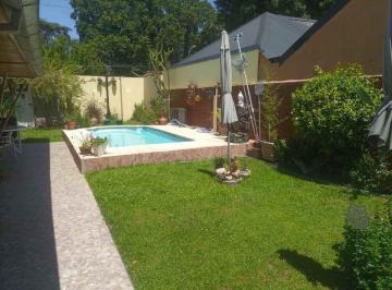 Casa · 320m² · 8 Ambientes · 2 Cocheras · Casa en Venta Monte Grande con Piscina y Quincho