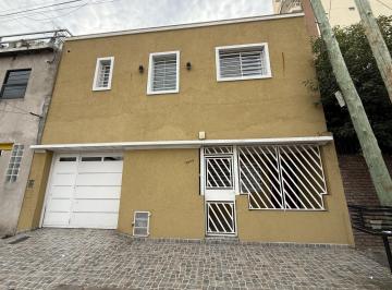 Casa · 140m² · 4 Ambientes · 1 Cochera · Casa en Venta