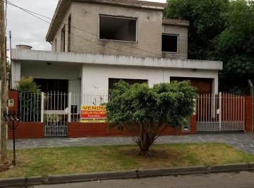 Casa de 4 ambientes, Lomas de Zamora · Casa 4 Ambientes y Construccion a Terminar Sobre Lote 10 X 30