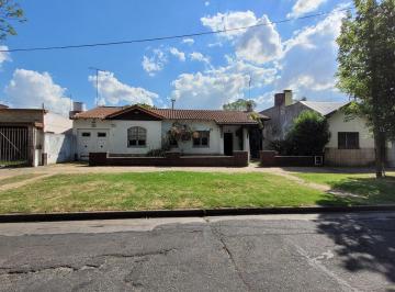 Casa · 120m² · 4 Ambientes · 1 Cochera · Casa en Moron Norte
