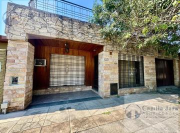 Casa · 130m² · 3 Ambientes · 1 Cochera · Casa en Ituzaingó de 3 Ambientes Apta Credito