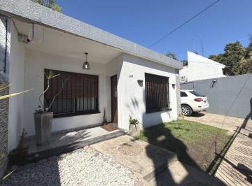 Casa · 150m² · 5 Ambientes · 1 Cochera · Casa en Venta 5 Ambientes con Pileta en Haedo Norte