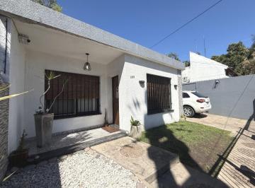 Casa · 150m² · 5 Ambientes · 1 Cochera · Casa en Venta 5 Ambientes con Pileta en Haedo Norte