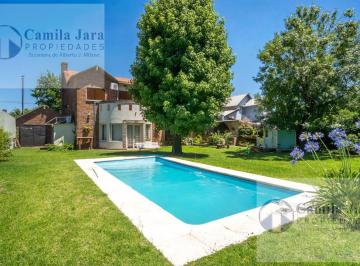 Casa · 300m² · 6 Ambientes · 4 Cocheras · Casa en Venta 6 Ambientes en Castelar Norte con Pileta