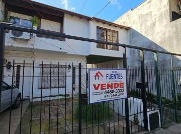 Casa de 4 ambientes, Morón · En Venta - Hermoso Dúplex de 4 Ambientes en Barrio Güemes, Al Frente Cochera