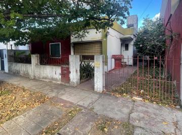 Casa · 98m² · 3 Ambientes · 1 Cochera · Casa en Venta Para Reciclar en William Morris - Hurlingham