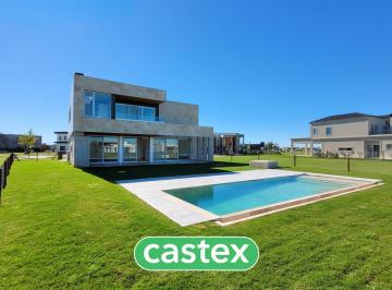 Casa · 274m² · 10 Ambientes · 2 Cocheras · Casa en Venta en Terralagos