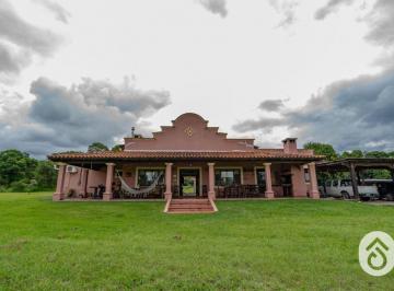 Casa · 302m² · 7 Ambientes · 2 Cocheras · Casa en Venta C/ Cochera en Campo Quijano