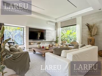 Casa · 420m² · 7 Ambientes · 2 Cocheras · Casa en Ayres de Pilar